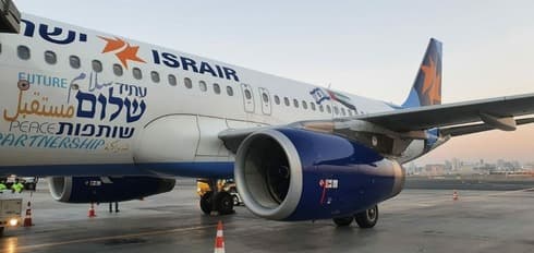 El avión de Israir antes de realizar el primer vuelo comercial israelí a Emiratos el martes. (Israir) El avión de Israir antes de realizar el primer vuelo comercial israelí a Emiratos el martes.