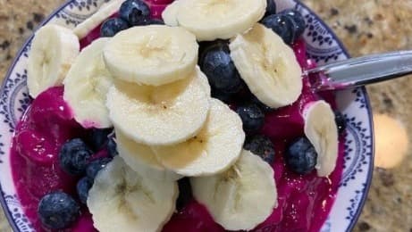 Un postre con frutas hecho por Ariela Jason. 
