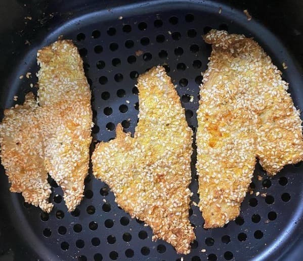 Milanesas de pescado o pollo libres de gluten cocinadas por Ariela Jason. 