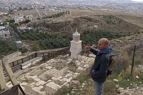 El arqueólogo israelí Roi Porat en el histórico sitio que abrirá sus puertas a visitantes el domingo. (AFP) Herodes.