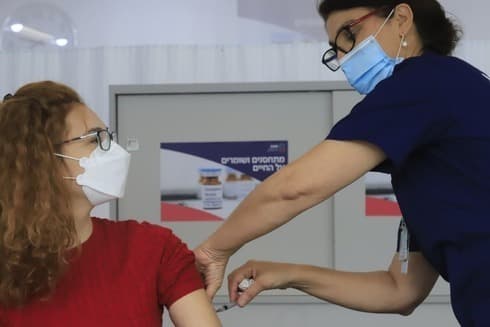El personal del hospital israelí Sheba realiza prácticas de cara a la campaña de vacunación que comenzará el 23 de diciembre. (TPS) El personal del hospital israelí Sheba realiza prácticas de cara a la campaña de vacunación que comenzará el 23 de diciembre.