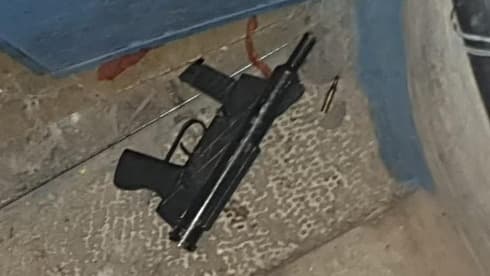 El arma secuestrada al terrorista abatido en la Ciudad Vieja de Jerusalem. (Policía de Israel) Arma Atentado
