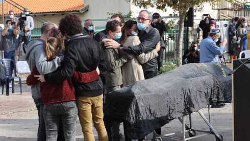 Funeral de Esther Horgan, la mujer asesinada cerca del asentamiento Tal Menashe. (Gil Nehushtan) Funeral de Esther Horgan, la mujer asesinada cerca del asentamiento Tal Menashe.
