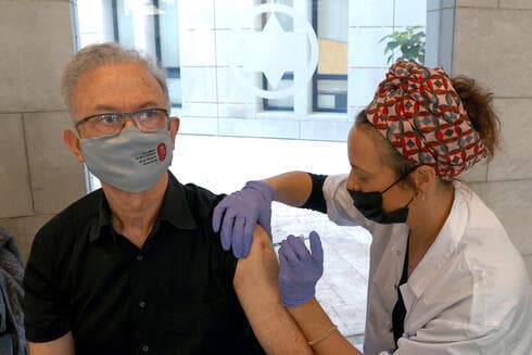 En Israel, la campaña de vacunación está resultando sumamente efectiva. 
