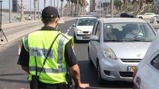 Un puesto de control de la policía durante el cierre de Rosh Hashaná en Tel Aviv.