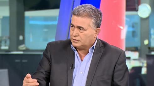 El líder laborista Amir Peretz  anunció su salida del cargo. 