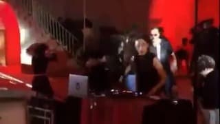 La DJ Sama 'Abd al-Hadi musicaliza la fiesta en Nabi Musa.