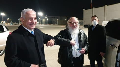 Cálida bienvenida de Netanyahu a Pollard en el aeropuerto Ben Gurion.