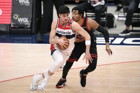 Deni Advija, con la camiseta de los Wizards. 