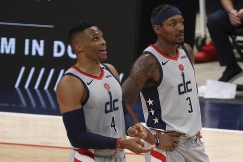 Russell Westbrook y Bradley Beal. 