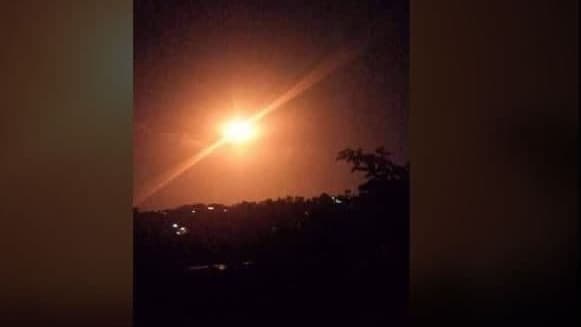 Imágenes de la televisión siria de las defensas aéreas activadas durante un presunto ataque israelí el mes pasado. Imágenes de la televisión siria de las defensas aéreas activadas durante un presunto ataque israelí el mes pasado.