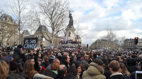 Manifestantes marchan por París el 11 de enero de 2015. 