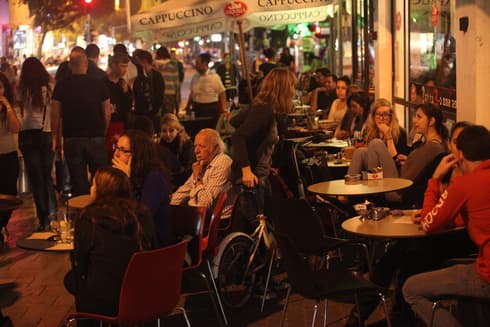 Un concurrido café de Tel Aviv. 