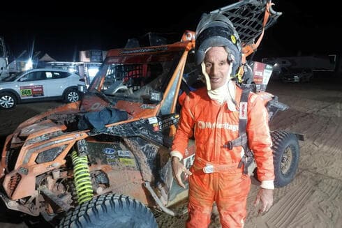 Danny Pearl junto a su prototipo de vehículo ligero, con el cual participó en el Rally Dakar. (Reuters) Danny Pearl junto a su prototipo de vehículo ligero, con el cual participó en el Rally Dakar.