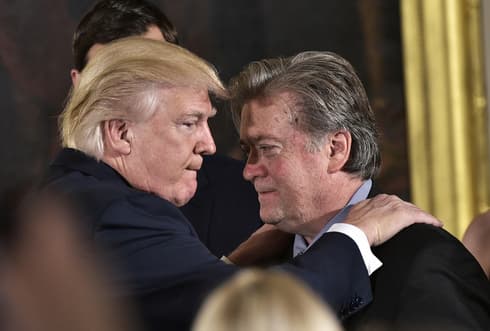 El presidente saliente de Estados Unidos, Donald Trump, y el ex asistente de la Casa Blanca, Steve Bannon. (MCT) El presidente saliente de Estados Unidos, Donald Trump, y el ex asistente de la Casa Blanca, Steve Bannon.
