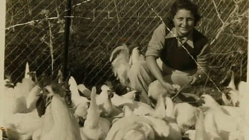 Hannah Szenes en el moshav Nahalal donde estudió agricultura de 1939 a 1941. (Gentileza de la Biblioteca Nacional de Israel. ) Hannah Szenes en el moshav Nahalal donde estudió agricultura de 1939 a 1941.