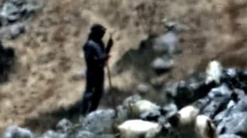 Cámaras de las FDI identificaron a un pastor que se infiltró desde Líbano hacia Israel. (FDI) Pastor Hezbollah