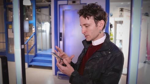 Una aplicación permite llamar al ascensor desde el celular. (Yaron Brener, Uri Davidovich) Una aplicación permite llamar al ascensor desde el celular.