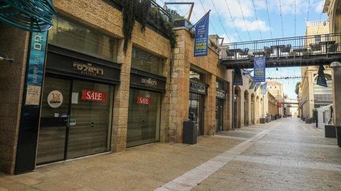 Una postal de la pandemia. El Shopping Mamilla, en Jerusalem, absolutamente vacío y con los comercios cerrados. 