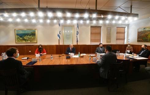 Reunión del gobierno para decidir los pasos a seguir en medio de la lucha contra el coronavirus. (Oficina de Prensa del Gobierno de Israel) Reunión del gobierno para decidir los pasos a seguir en medio de la lucha contra el coronavirus.