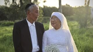 Macabi y Sara Hanamta, una de las parejas que se volvió a casar tras 49 años de matrimonio. 