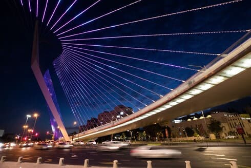 Vista del puente de cuerdas (acordes) a la entrada de Jerusalem. 