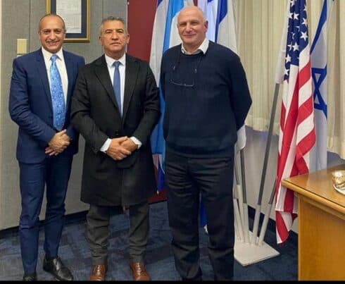 Sergio Urribarrio con las autoridades del Instituto Hadassah de Jerusalem. (Gentileza) Sergio Urribarrio con las autoridades del Instituto Hadassah de Jerusalem.