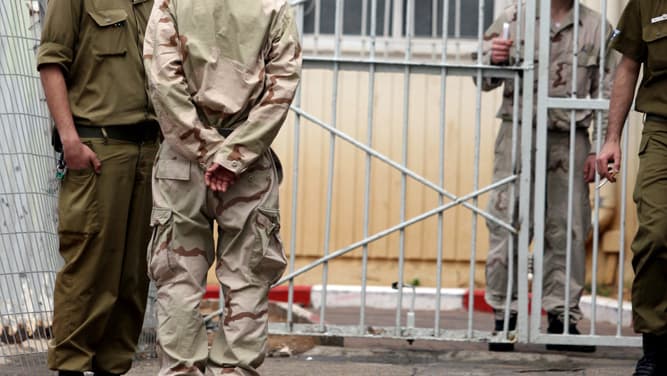 Las FDI autorizan a fumar cannabis a un soldado condenado. 