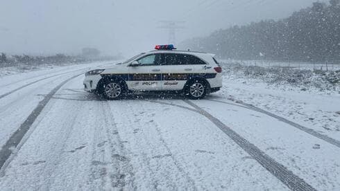 Carreteras cerradas en Jerusalem por la intensa caída de nieve. 