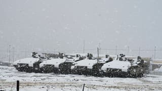 Tanques de las FDI cubiertos de nieve en el Golán. 