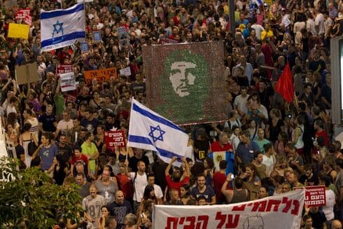 Hubo movilizaciones gigantescas en Tel Aviv, como hacía tiempo no se veían en Israel. (AFP) Revolución de las tiendas de campaña.