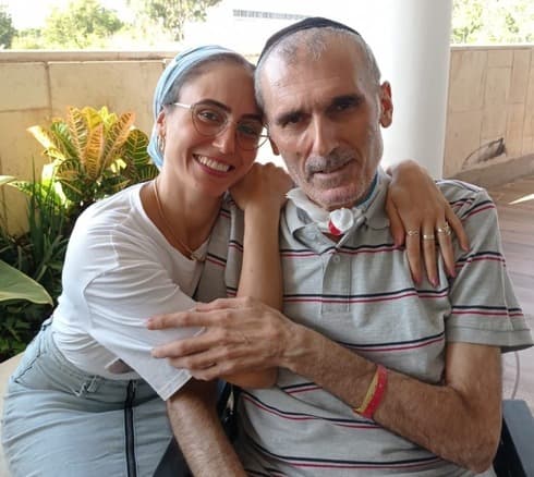 Haim Dabush junto a su esposa. 