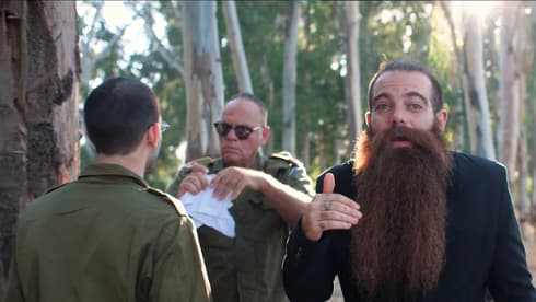 El movimiento está respaldado por un grupo de Facebook de casi 4.000 miembros. (Beard exemptions for all) El movimiento está respaldado por un grupo de Facebook de casi 4.000 miembros.