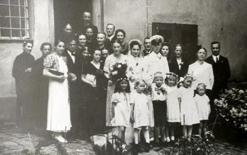 El comandante del submarino alemán y su familia.