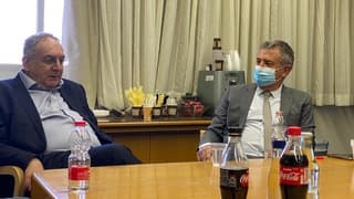 Existe la posibilidad de que la fase 3 de la vacuna israelí se pruebe en la Argentina. 