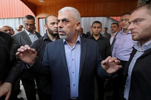 El jefe de Hamas de Gaza, Yehya Al-Sinwar, habla con los medios de comunicación en la ciudad de Gaza. (Reuters) El jefe de Hamas de Gaza, Yehya Al-Sinwar, habla con los medios de comunicación en la ciudad de Gaza.