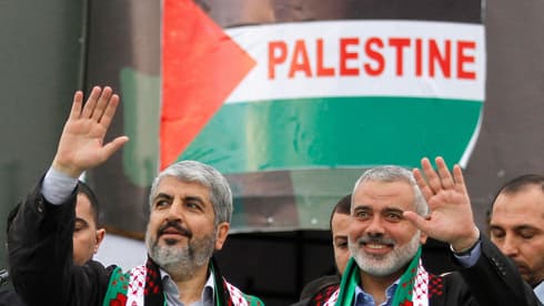 Khaled Mashal (izquierda) e Ismail Haniyeh en 2012.