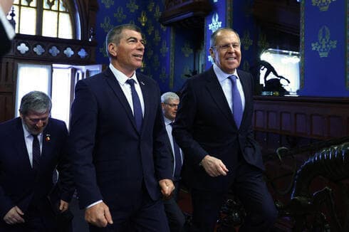 El ministro de Relaciones Exteriores, Gabi Ashkenazi, y su homólogo ruso, Sergey Lavrov. (AFP/Ministerio de Relaciones Exteriores de Rusia) El ministro de Relaciones Exteriores, Gabi Ashkenazi, y su homólogo ruso, Sergey Lavrov.