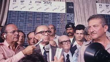 Menáchem Begin habla después de su victoria en 1977. 