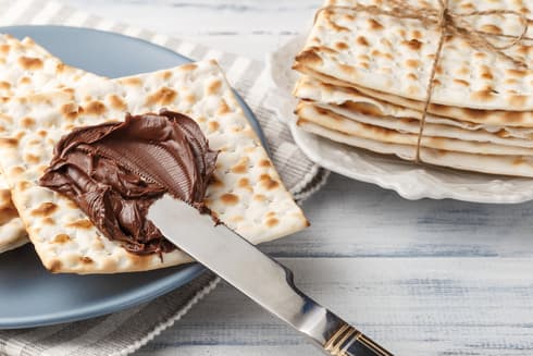 Cada matzá contiene 160 calorías. 