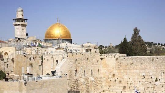 Muro de los Lamentos y Monte del Templo en Jerusalem. 