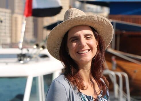 Elli Kriel en el mercado Souk de Dubai. 