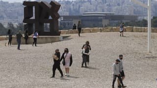 Visitantes en el Museo de Israel.