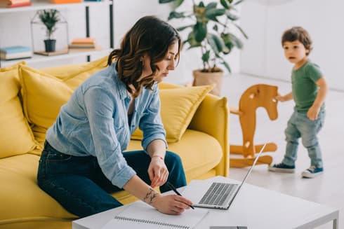 Los servicios de startups israelíes sirvieron para dinamizar el traslado a operaciones en línea. (Shutterstock) Los servicios de startups israelíes sirvieron para dinamizar el traslado a operaciones en línea.