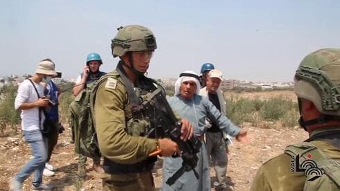 Soldados israelíes y palestinos se enfrentan en la ciudad palestina de Tulkarm en Cisjordania. Soldados israelíes y palestinos se enfrentan en la ciudad palestina de Tulkarm en Cisjordania.