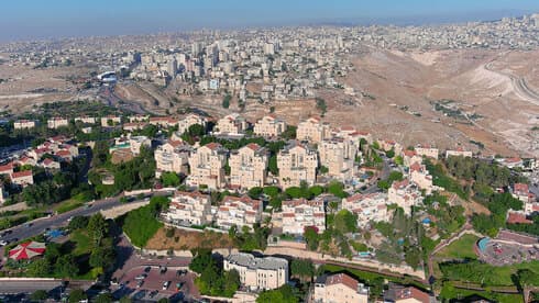 Naftali Bennett es un fuerte partidario de los asentamientos en Cisjordania. (Reuters) Asentamiento de Ma'ale Adumim en Cisjordania.