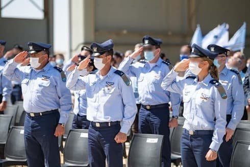 Oficiales de la Fuerza Aérea durante la presentación del nuevo avión espía 'Oron' en la base de Nevatim. (Portavoz de las FDI) Oficiales de la Fuerza Aérea durante la presentación del nuevo avión espía 'Oron' en la base de Nevatim.