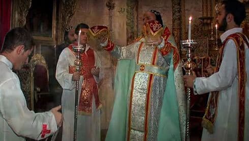 Oraciones en el monasterio ortodoxo siriano de San Marcos en la Ciudad Vieja de Jerusalem. (Captura de pantalla) Oraciones en el monasterio ortodoxo siriano de San Marcos en la Ciudad Vieja de Jerusalem.