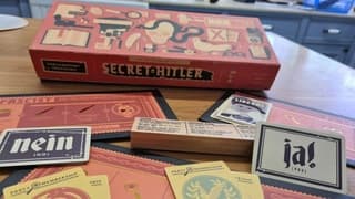 "Hitler secreto", juego de mesa que permite personificar a Hitler. 