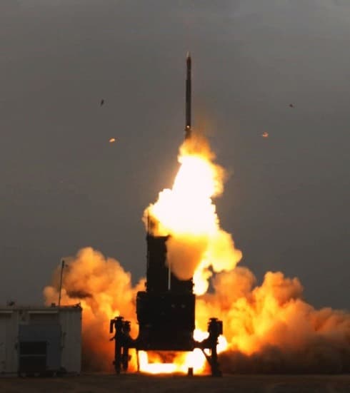 "Barak" incluye lanzadores inteligentes capaces de disparar y gestionar de forma autónoma una combinación de interceptores. (IAI) Ensayo del sistema de defensa aérea "Barak".